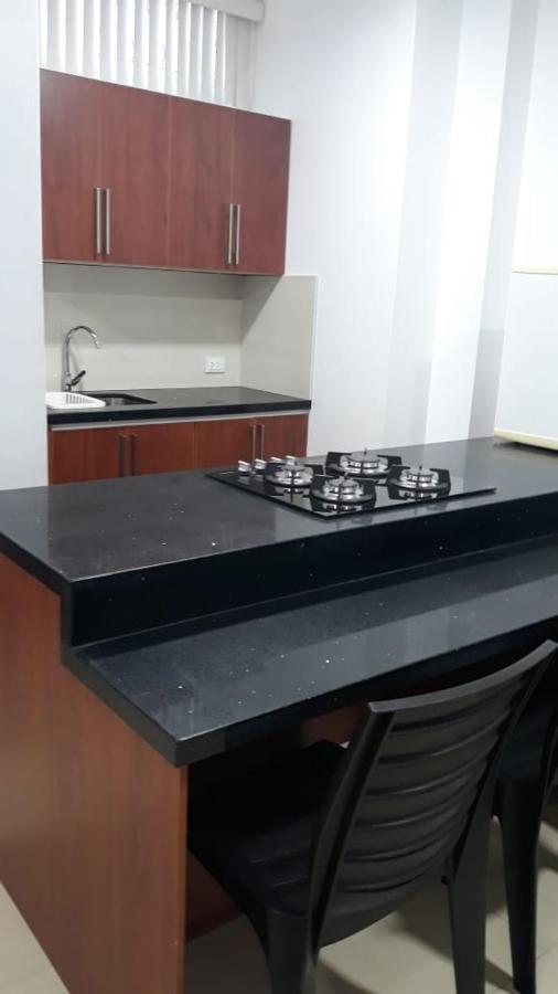 Departamentos Marcecilia De 2 Y 3 Habitaciones En El Centro De Manta Dış mekan fotoğraf