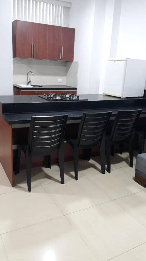 Departamentos Marcecilia De 2 Y 3 Habitaciones En El Centro De Manta Dış mekan fotoğraf